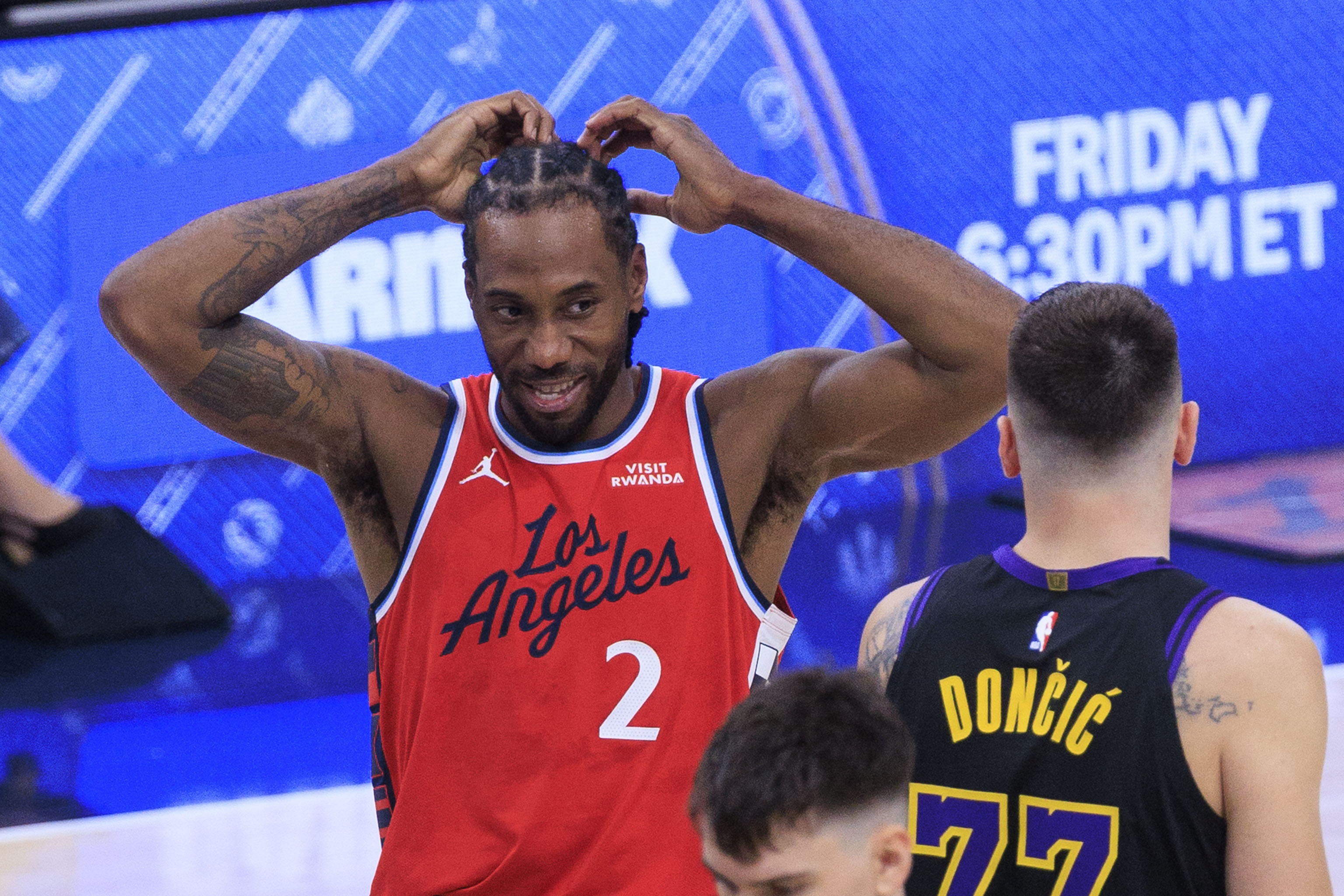 世界杯历史数据统计-进攻发起难度不一致！湖人3核驱动纯拼进攻 单核小卡疲惫并快乐着