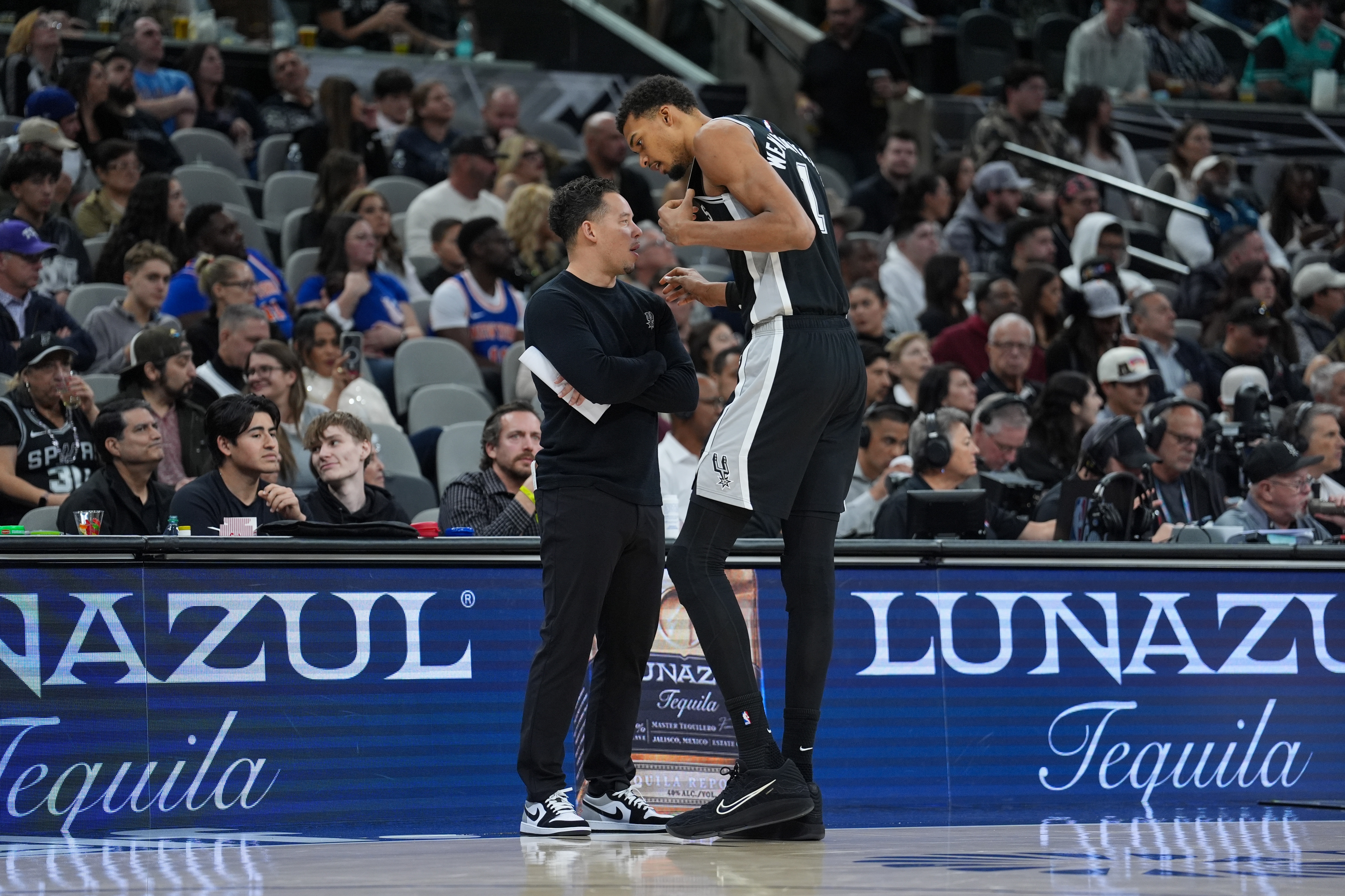 世界杯赛事回顾-意外的不容易~文班近15场首发6场终于第2胜 9场替补仅1分惜败1场